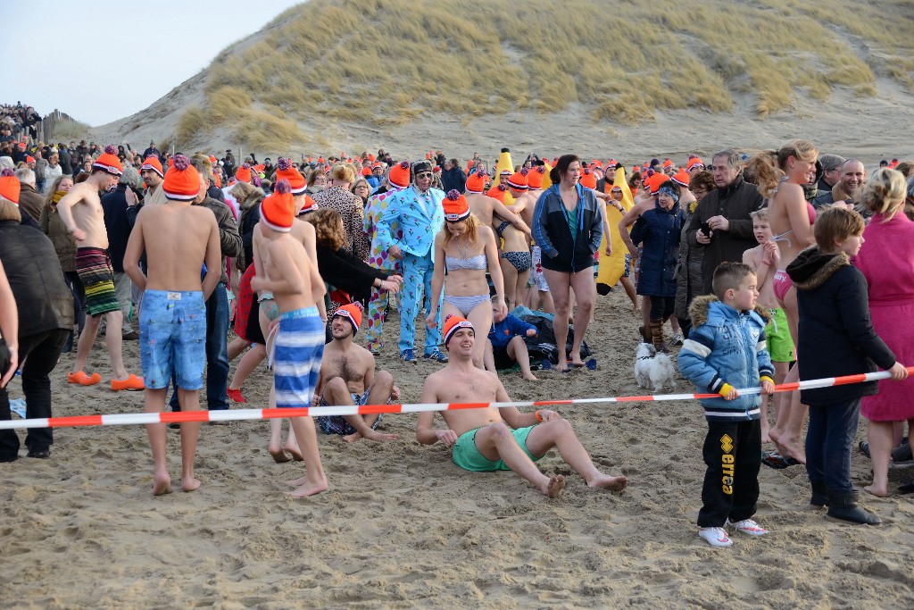 ../Images/Nieuwjaarsduik Nederzandt 2015 018.jpg